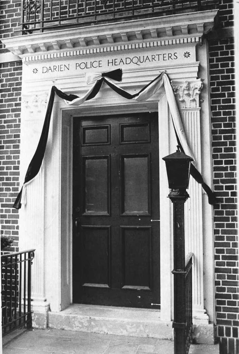 Unsolved police killing haunts Darien department