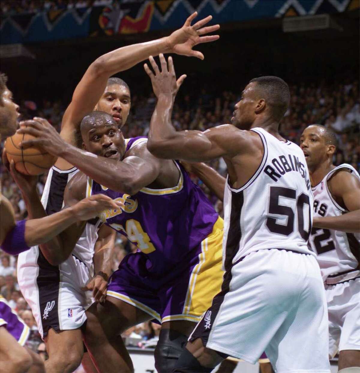 Shaquille O'Neal is surrounded by spurs David Robinson and Tim Duncan.(WILLIAM LUTHER STAFF)