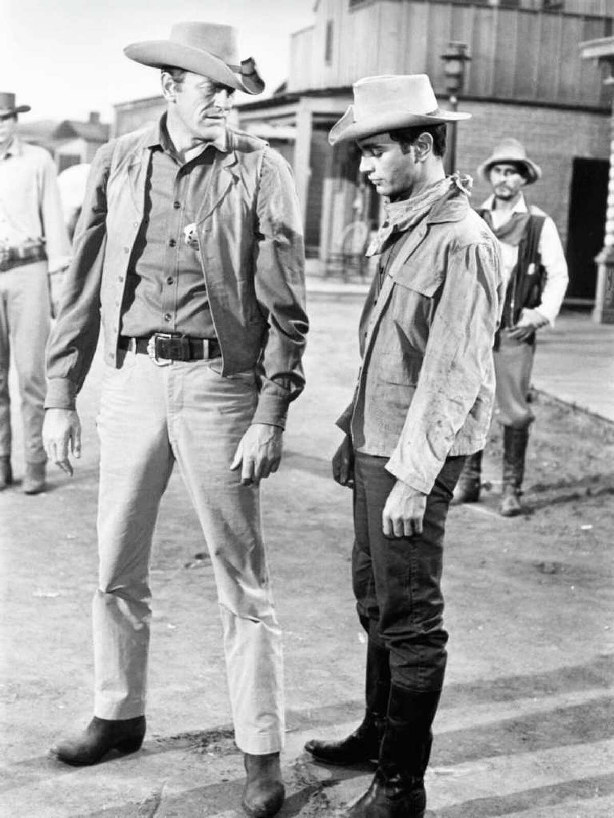 How Did Chester On Gunsmoke Hurt His Leg 88 - 5x07s9y