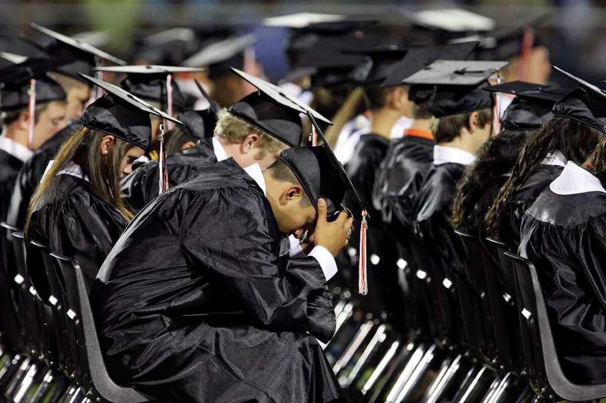 Medina Valley graduates hear prayers aplenty