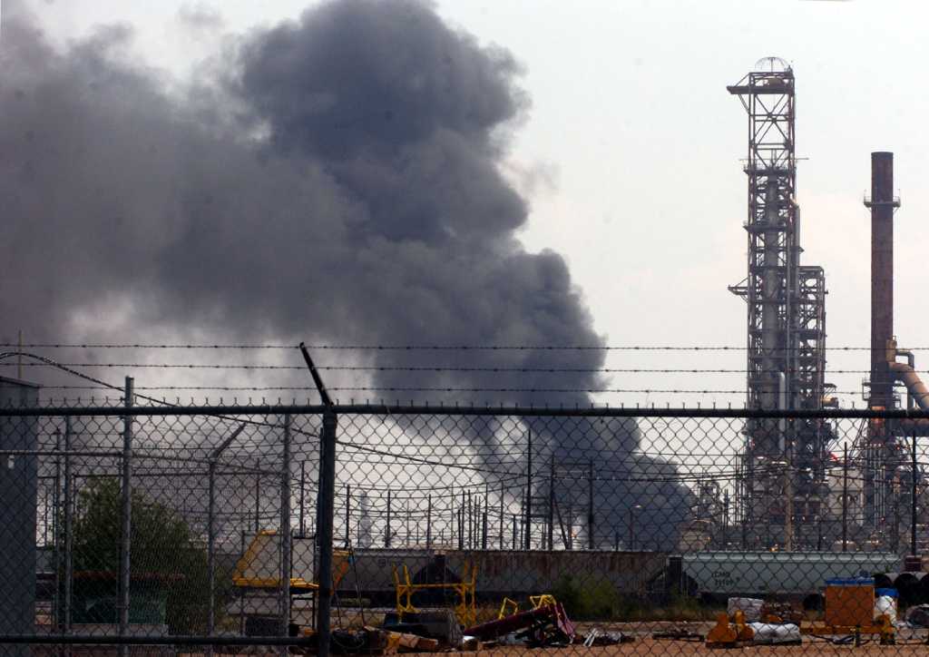 Update Fire extinguished at downtown ExxonMobil refinery