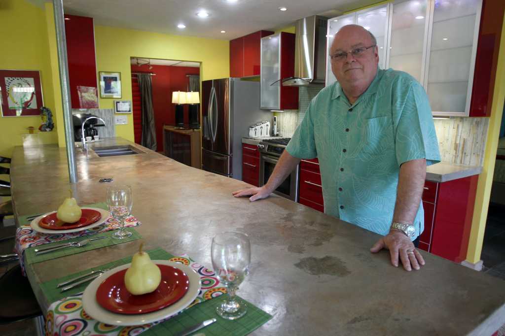Cooks & Cocinas: Handy couple creates contemporary kitchen