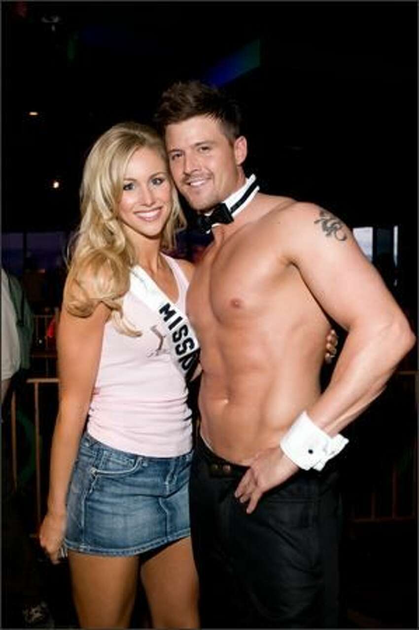 Tony Romos wife Candice Crawford image