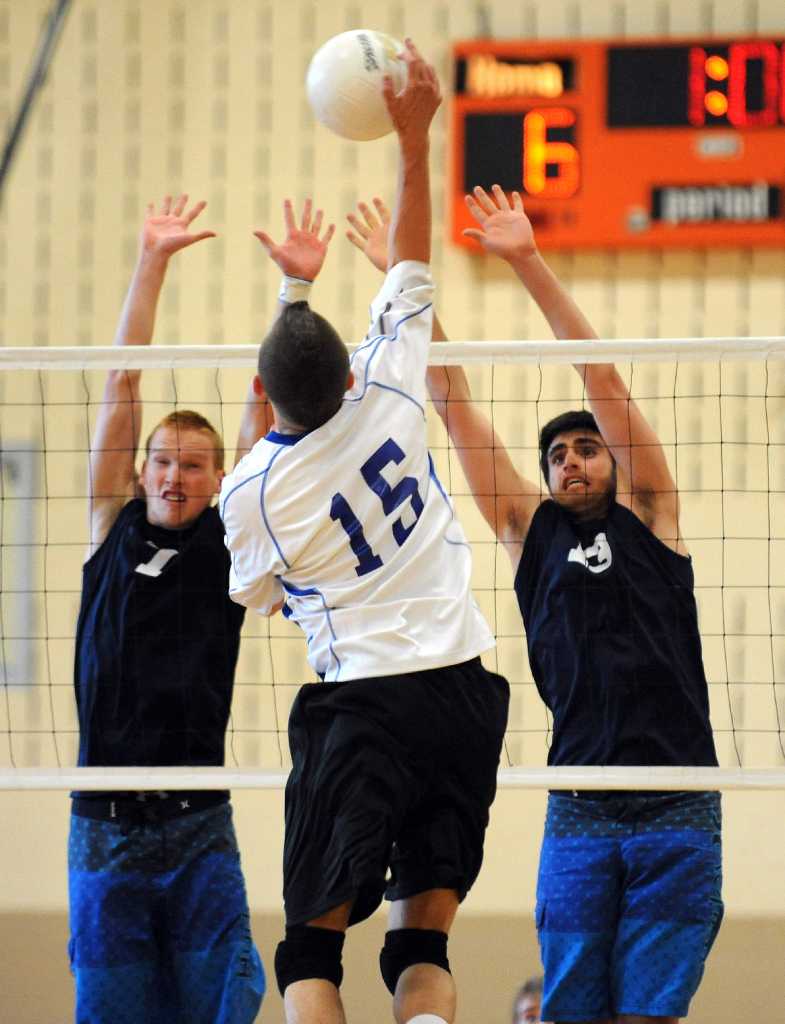 Staples volleyball parlays momentum into Class L semis victory