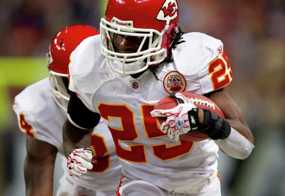 Kansas City Chiefs running back Jamaal Charles (25) ran against the St. Louis Rams in the third quarter at the Edward Jones Dome in St. Louis, Missouri, Sunday, December 19, 2010. The Chiefs defeated the Rams, 27-13. (David Eulitt/Kansas City Star/MCT)