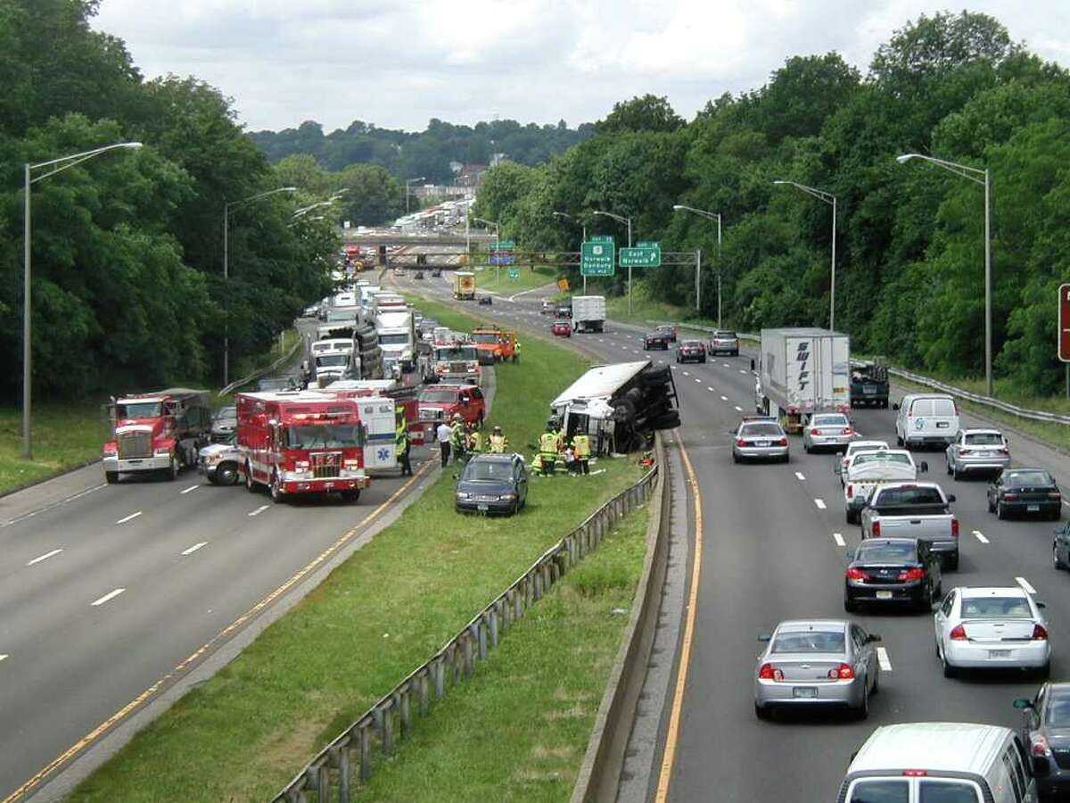 2 Ejected Through Windshield In I 95 Accident 