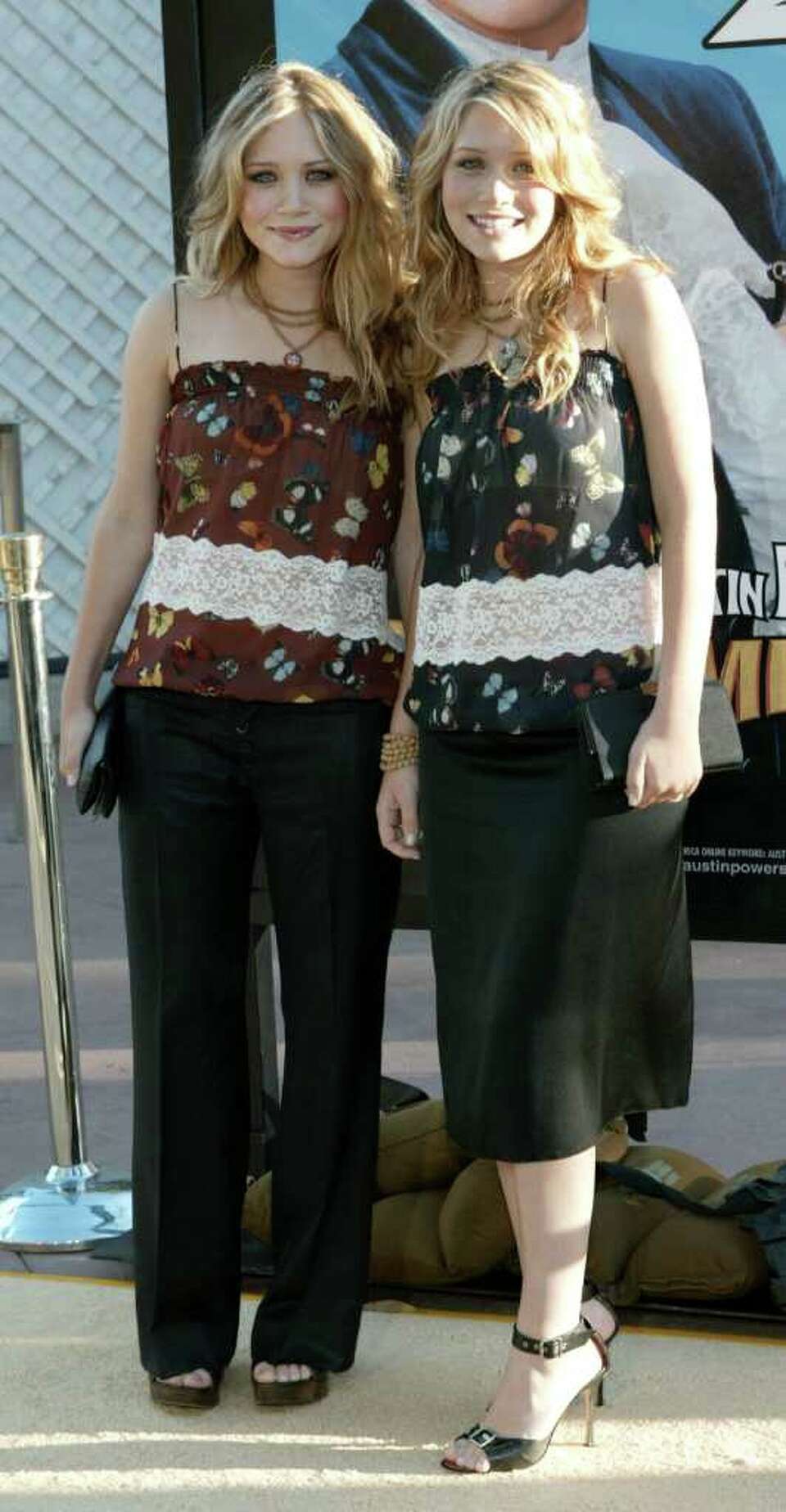Mary-Kate and Ashley Olsen turn 25, image size:960x1848