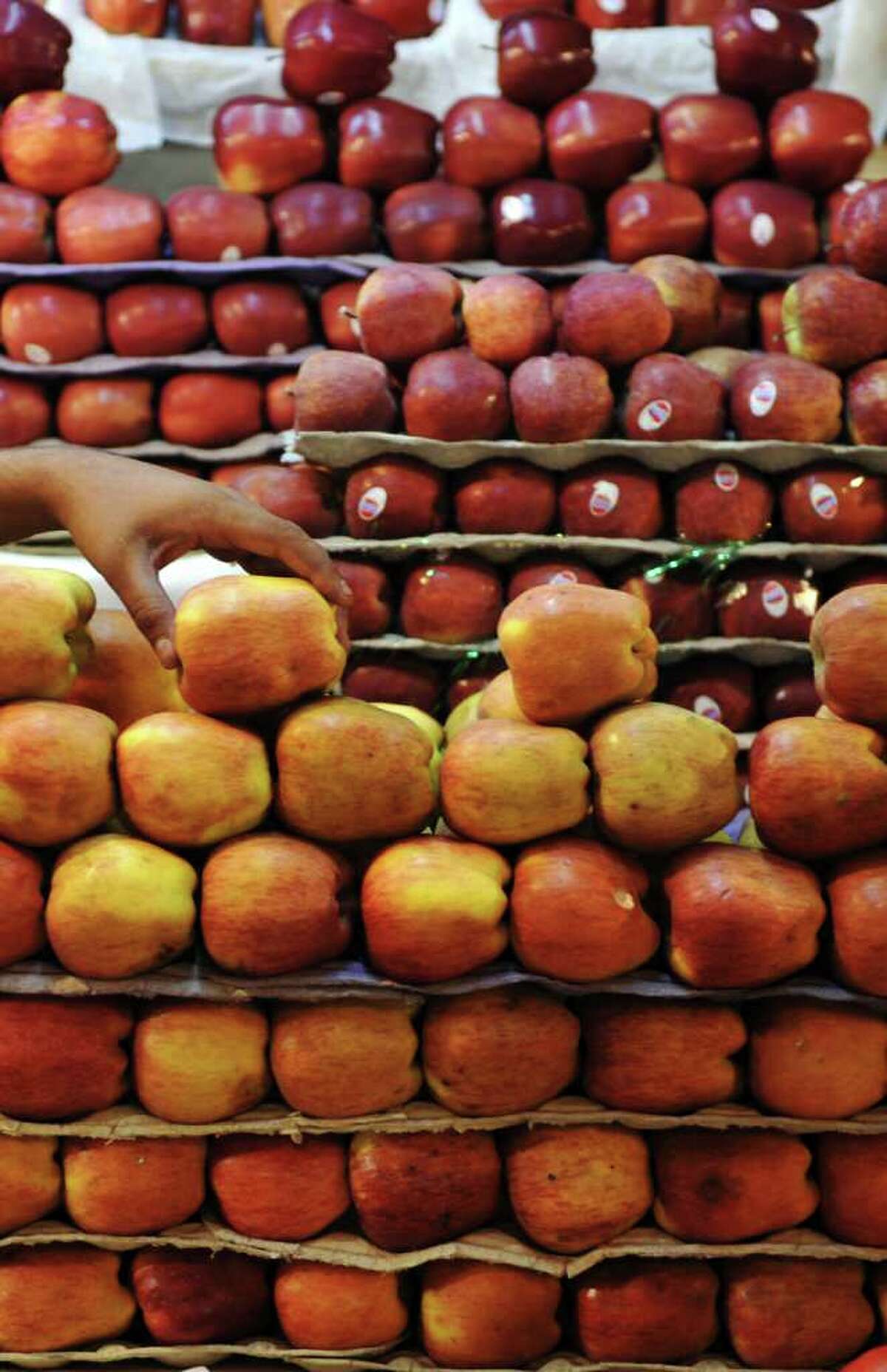 The dirtiest and cleanest fruits and vegetables