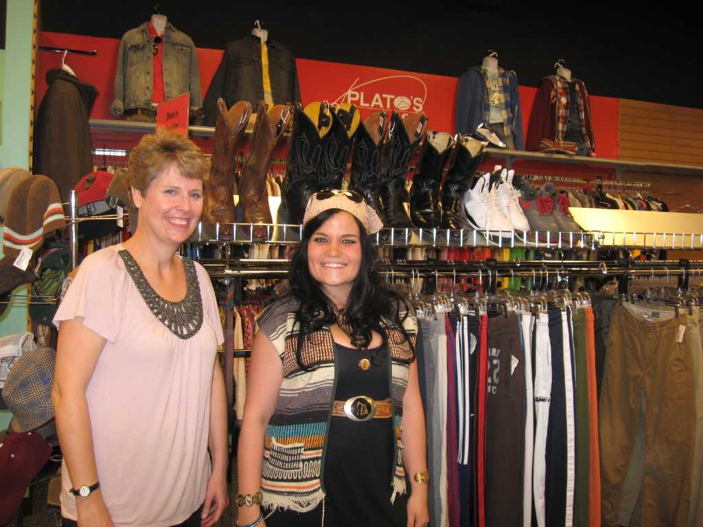 Beaumont secondhand store collects clothes for grand opening