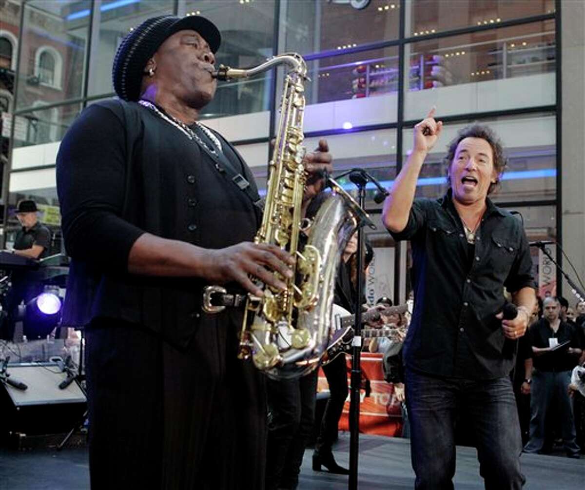 E Street Band sax player Clarence Clemons dies E Street Band sax player Clarence Clemons dies