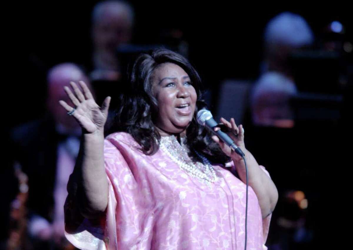 Aretha Franklin performs at the Palace Theatre in Stamford in this May 2007 file photo. Franklin fractured a toe last week when she had a misstep in one of her favorite high-heeled designer shoes, but went on to perform Saturday night in Greenwich.