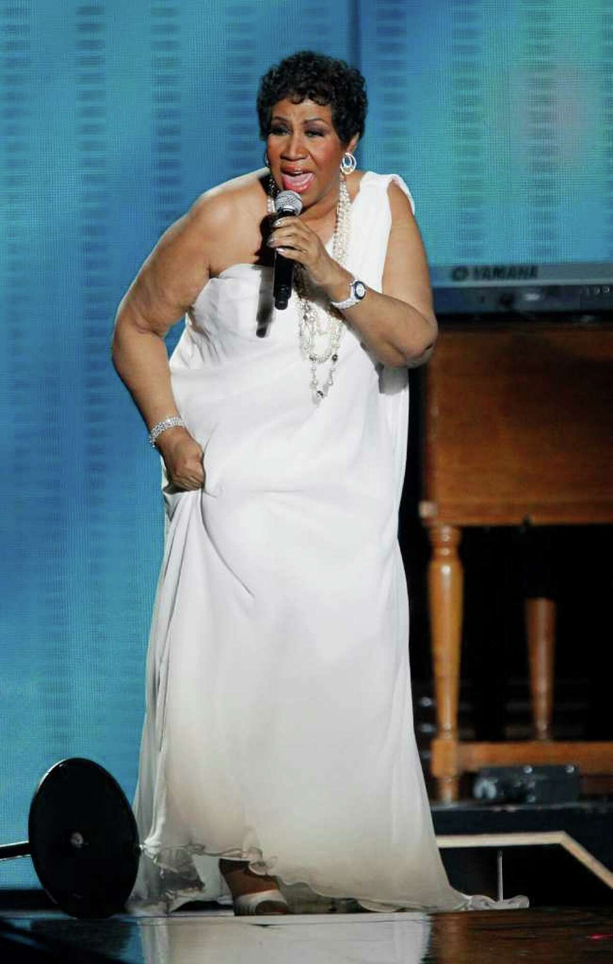 In this May 17, 2011, file photo, Aretha Franklin performs in Chicago. The Queen of Soul is performing in a hospital boot after stumbling over a designer shoe and fracturing a toe on her left foot during a private performance in Dallas, spokeswoman Tracey Jordan said Tuesday, June 21, 2011. (AP Photo/Charles Rex Arbogast, File)
