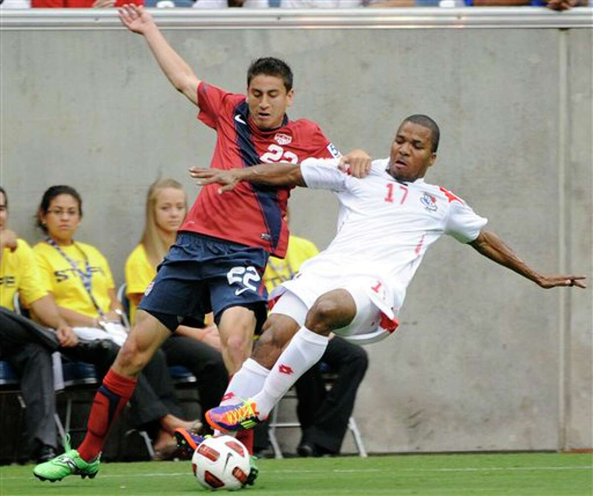 United States' Benny Feilhaber, left, and Panama's Luis Henriquez go for the ball during the first half of a CONCACAF Gold Cup semifinal soccer match Wednesday, June 22, 2011, in Houston. (AP Photo/Dave Einsel)