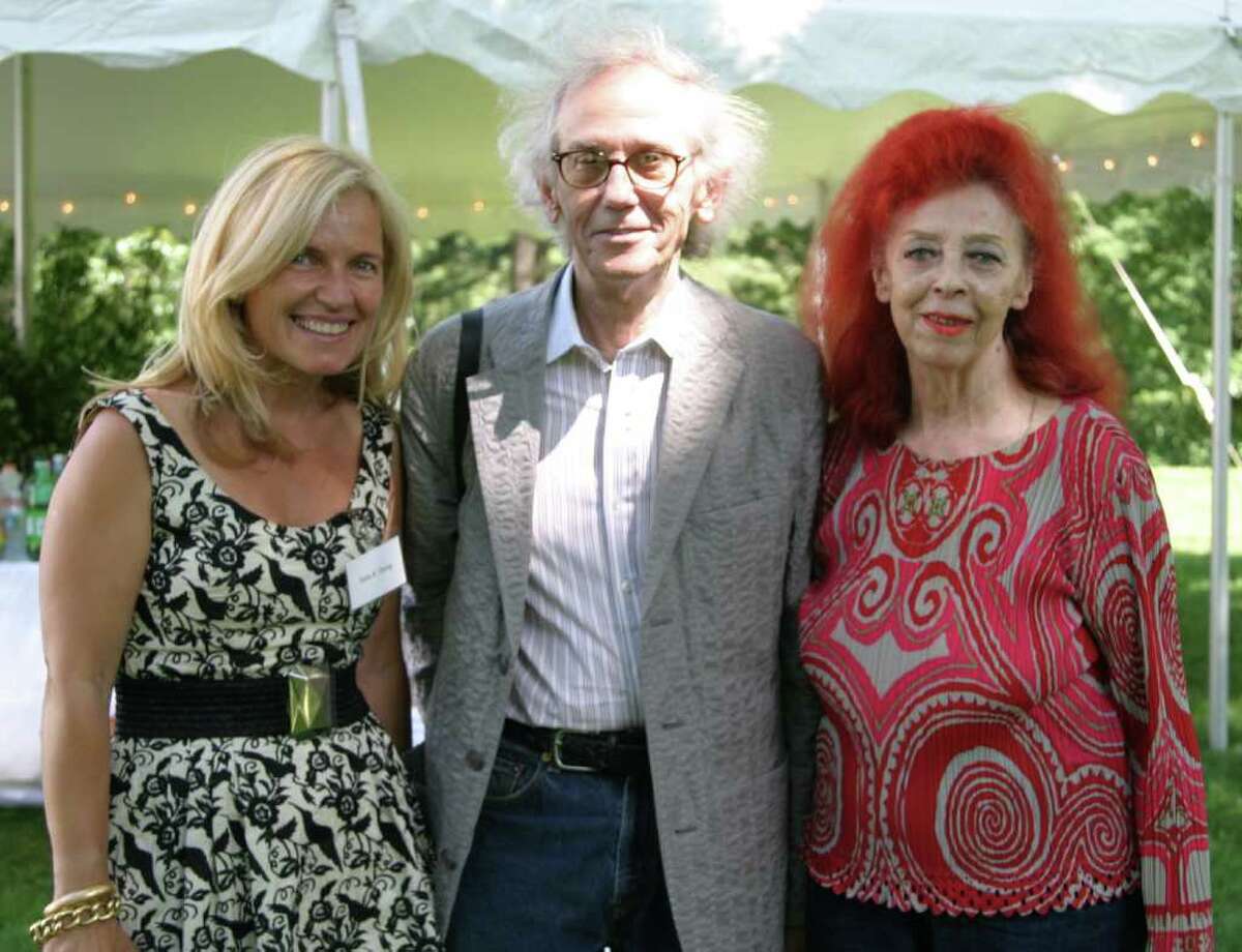 The artist couple Christo, center, with his late wife Jeanne-Claude, right, pose with Helen Klisser During of the Westport Arts Center in 2009. Christo returns to Westport Thursday for the opening of an exhibit of drawings and other materials made in planning his next two outdoor mega-projects.