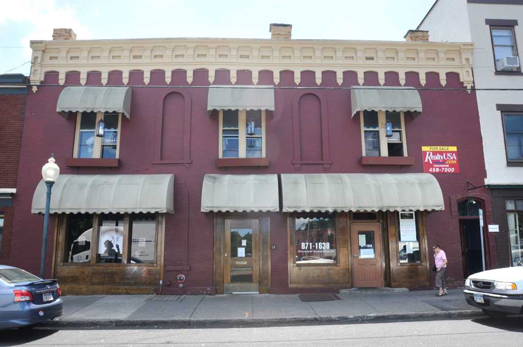 Bar owner alleges mayor limits rivals