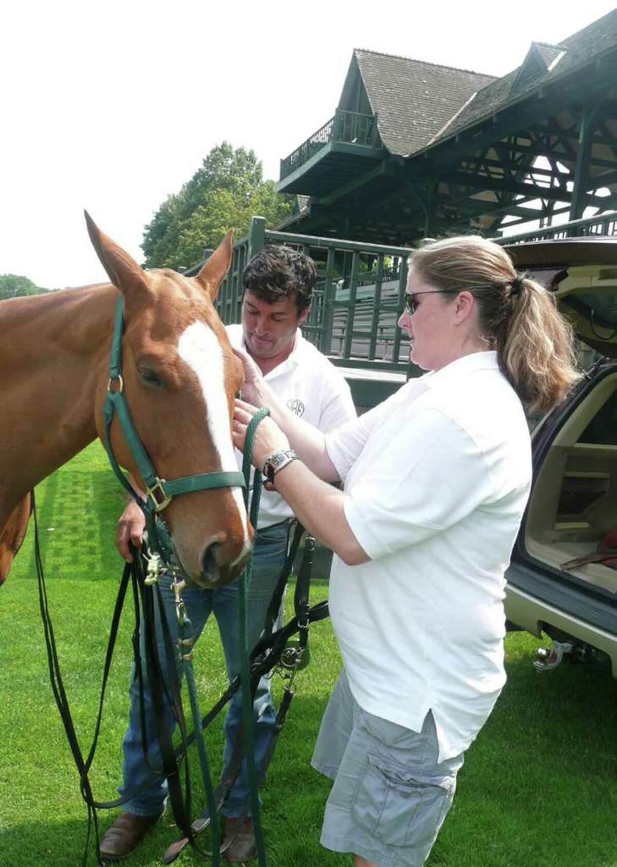 Groom Pablo Calandroni, and the club’s Assistant Polo Manager and Calandroni’s wife, Daragh O’Connell, carefully prepare Sabrosa for a workout.