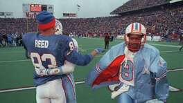 01/03/1993 - Houston Oilers at AFC wild-card playoff with the Buffalo Bills.  HOUCHRON CAPTION (12/27/1999): The Oilers left the field in Buffalo embarrassed at giving up a 32-point lead, and it wasn't long before they left town  HOUSTON CHRONICLE SERIES: THE SPORTS CENTURY/HOUSTON.