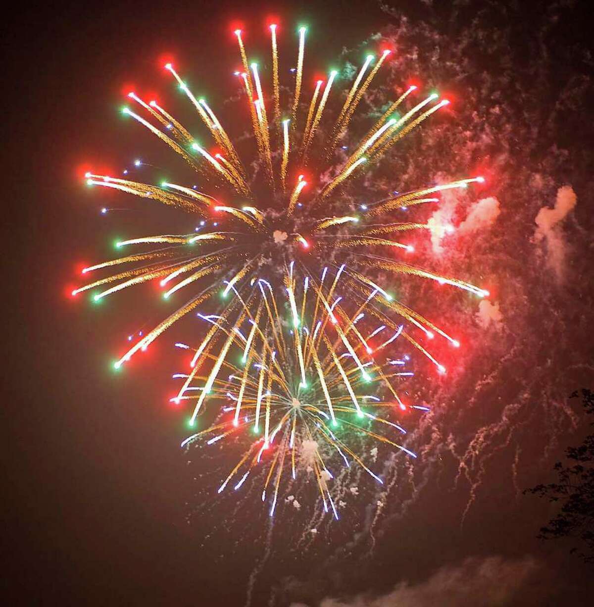 Family entertainment surrounds Norwalk fireworks Sunday