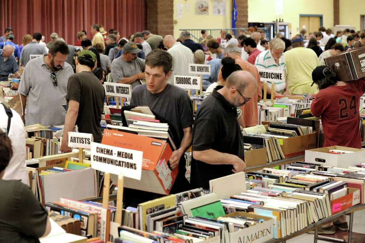 Book sale attracts long lines of readers