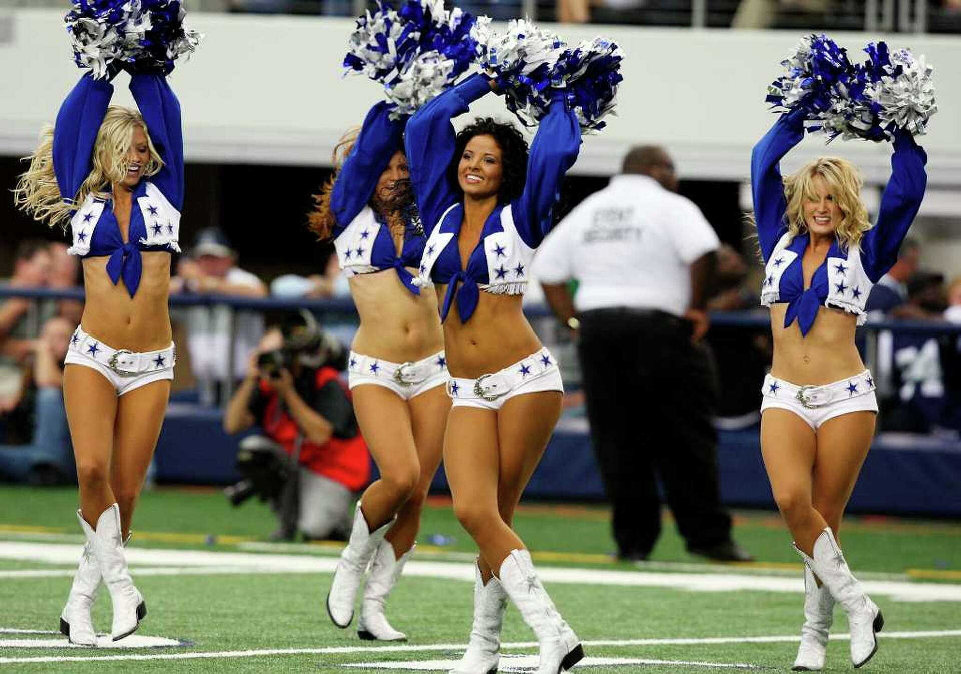 Dallas Cowboys Cheerleaders slip on swimsuits for upcoming calendar photo  shoot