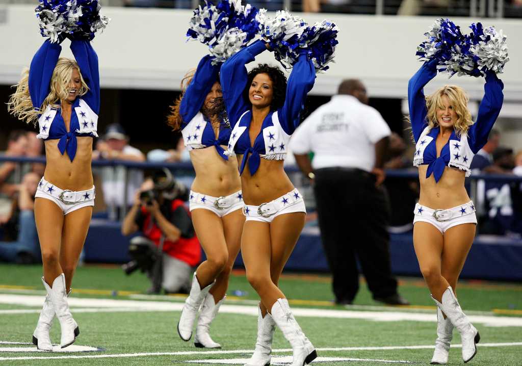 Bills WR David Nelson celebrates with Dallas Cowboys cheerleader Kelsi  Reich after scoring touchdown - The Washington Post