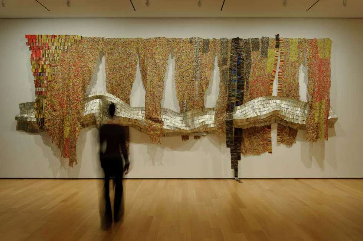 El Anatsui turns trash tied to African colonialism into golden-hued ...