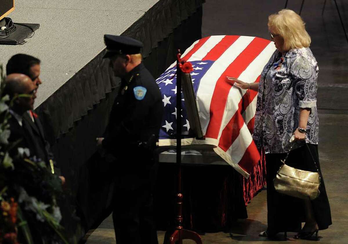 Beaumont officer killed in line of duty laid to rest