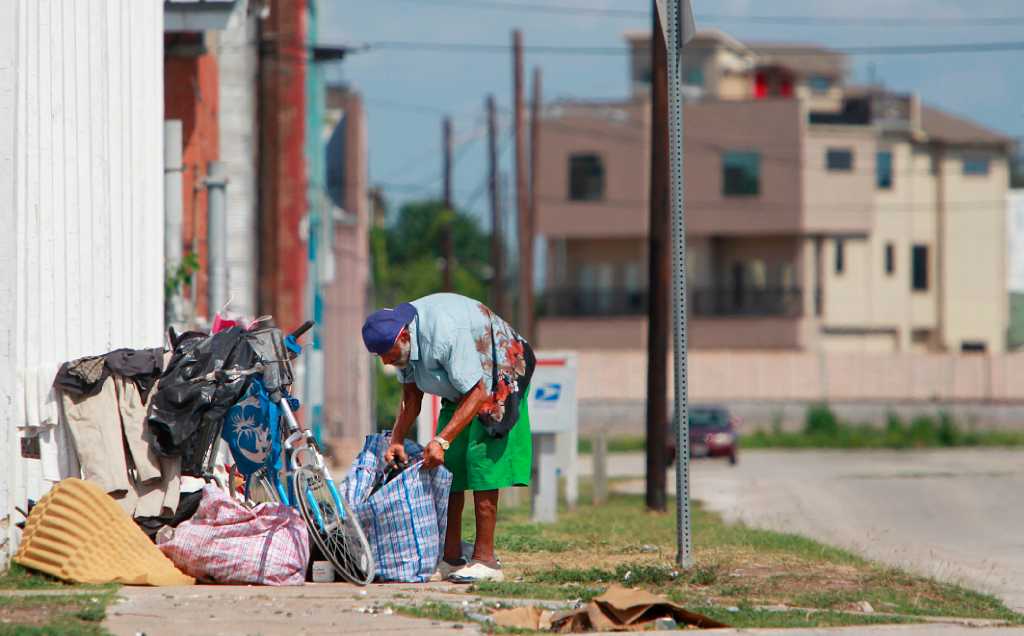 Council extends rules blocking sitting, lying on sidewalks