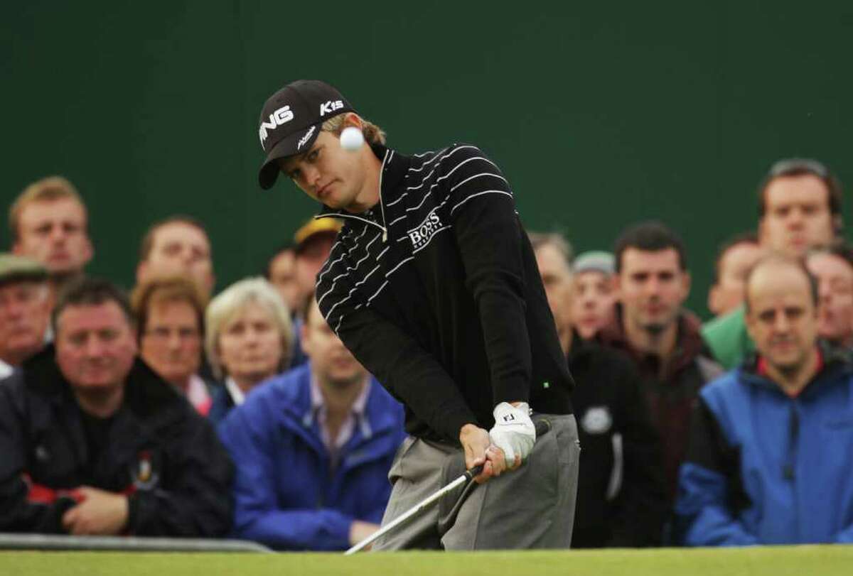 SANDWICH, ENGLAND - JULY 14: Tom Lewis of England chips onto the 18th green during the first round of The 140th Open Championship at Royal St George's on July 14, 2011 in Sandwich, England. (Photo by Ross Kinnaird/Getty Images)