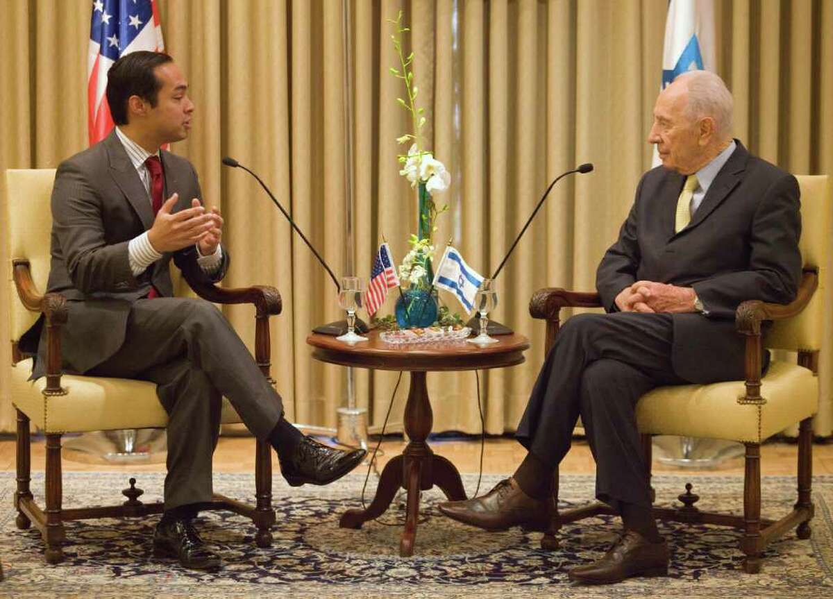 Mayor Julian Castro, left, talks with Israel's President Shimon Peres during their meeting at Peres' residence in Jerusalem, Thursday, July 14. 2011.