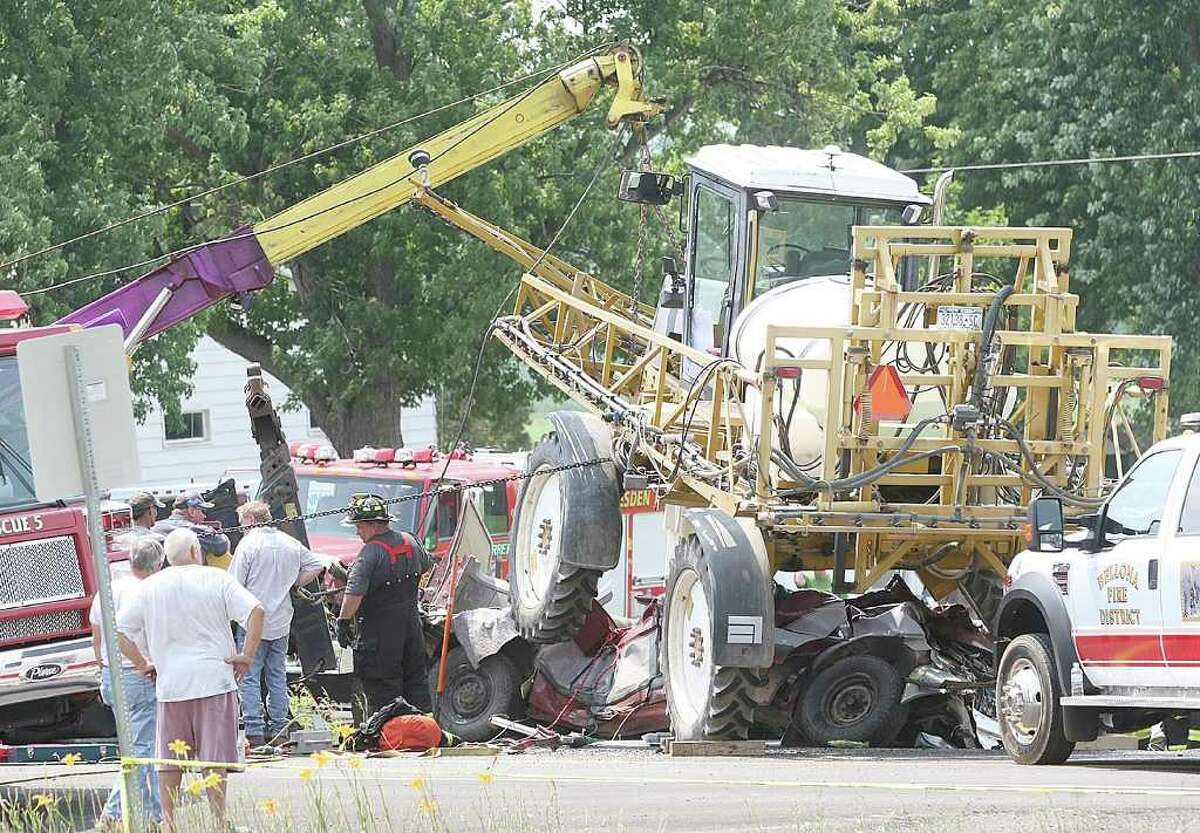 NY sheriff 5 killed, 9 hurt in tractor collision