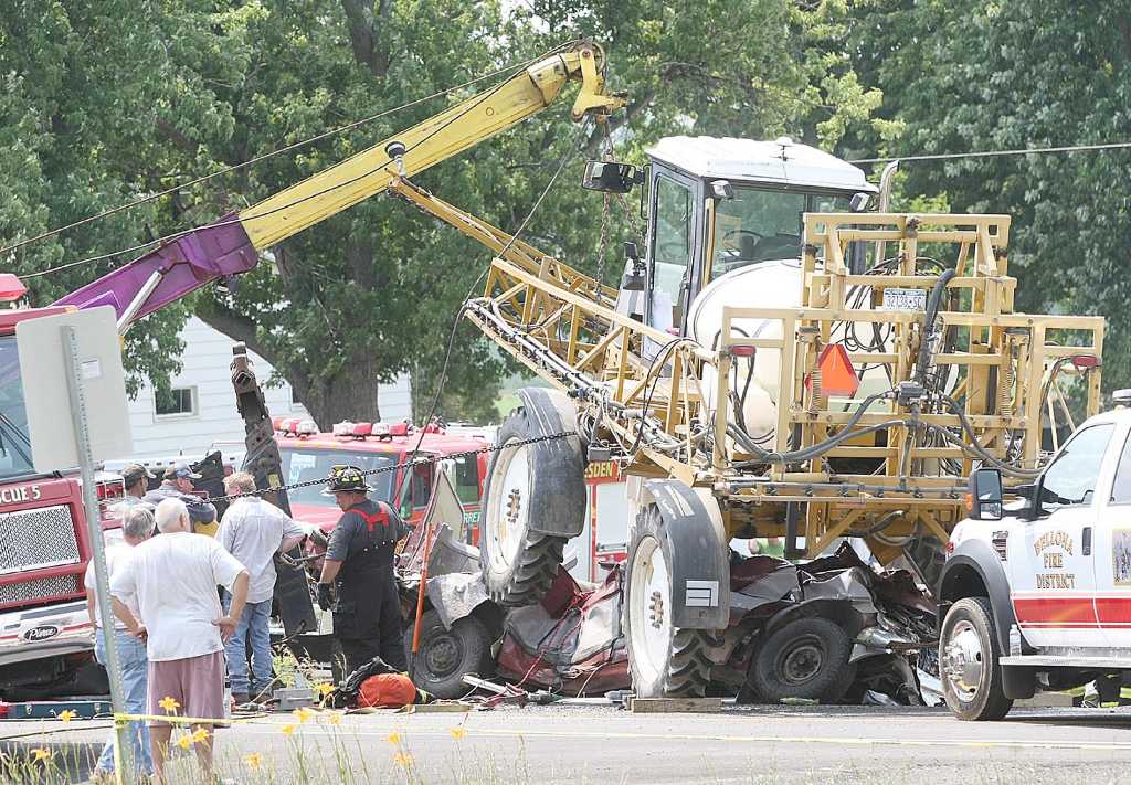 NY sheriff 5 killed, 9 hurt in tractor collision