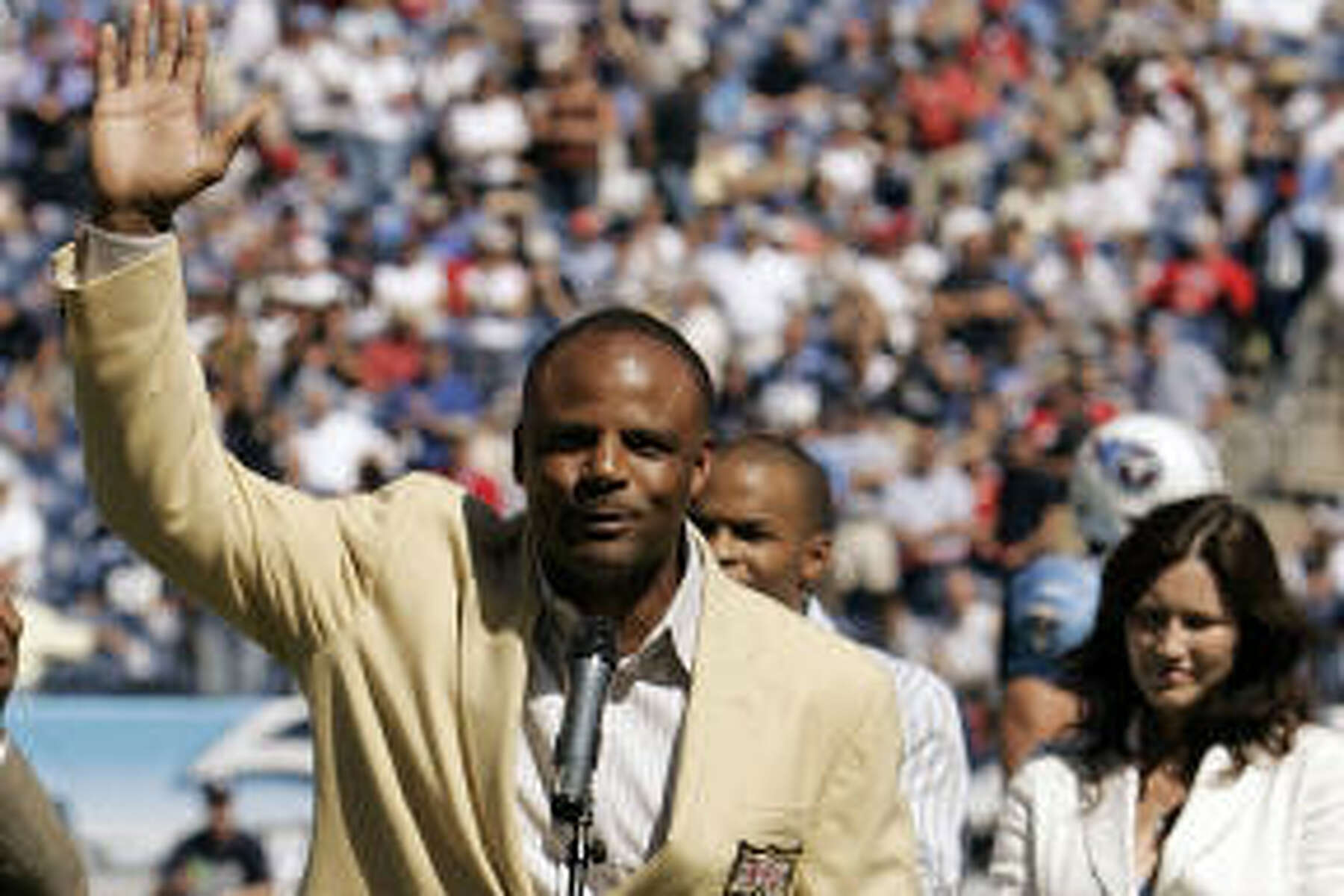 Former Houston Oilers quarterback Warren Moon acknowledges the crowd as his  number is retired by the Tennessee Titans on Sunday, Oct. 1, 2006 in  Nashville, Tenn. Moon, the fourth leading passer in