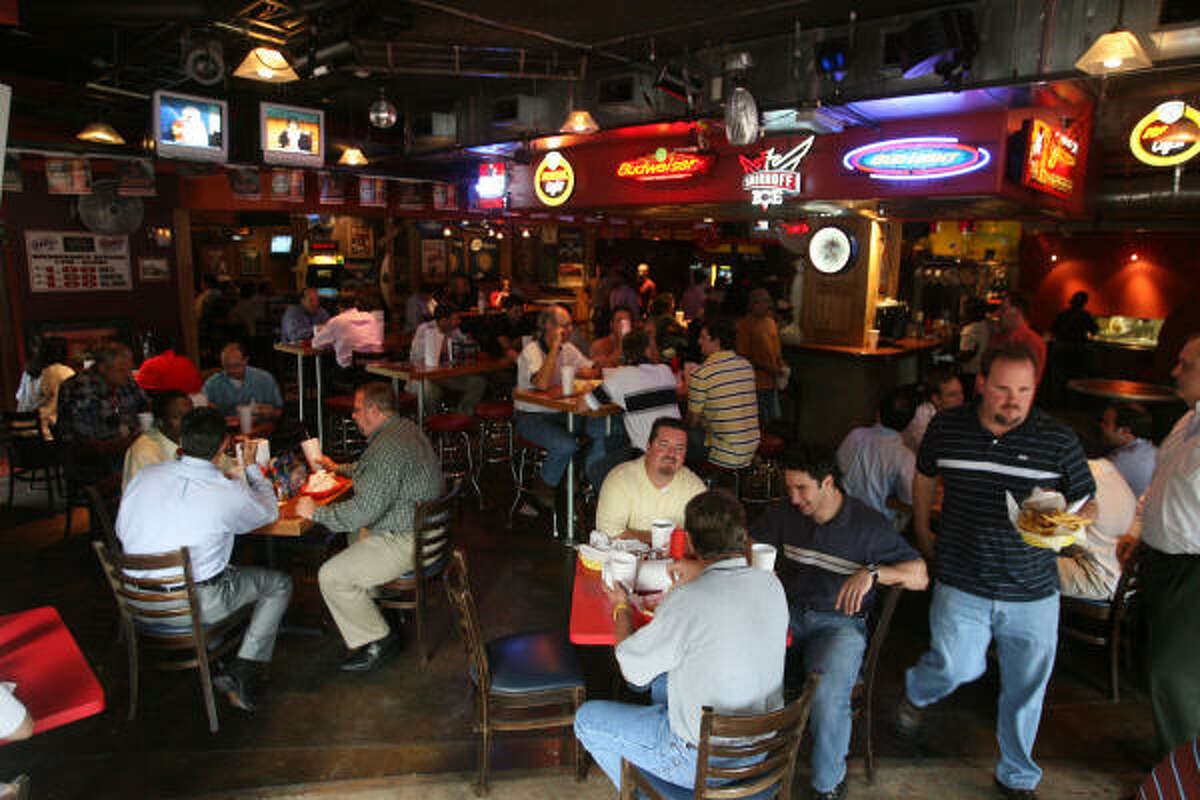 Christian's Tailgate Bar & Grill