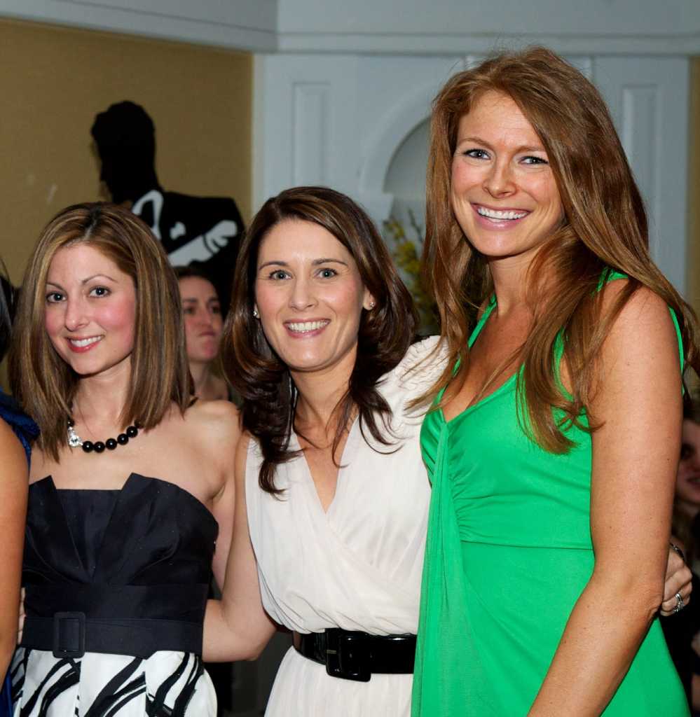 Darien Club people to the neighborhood Darien News