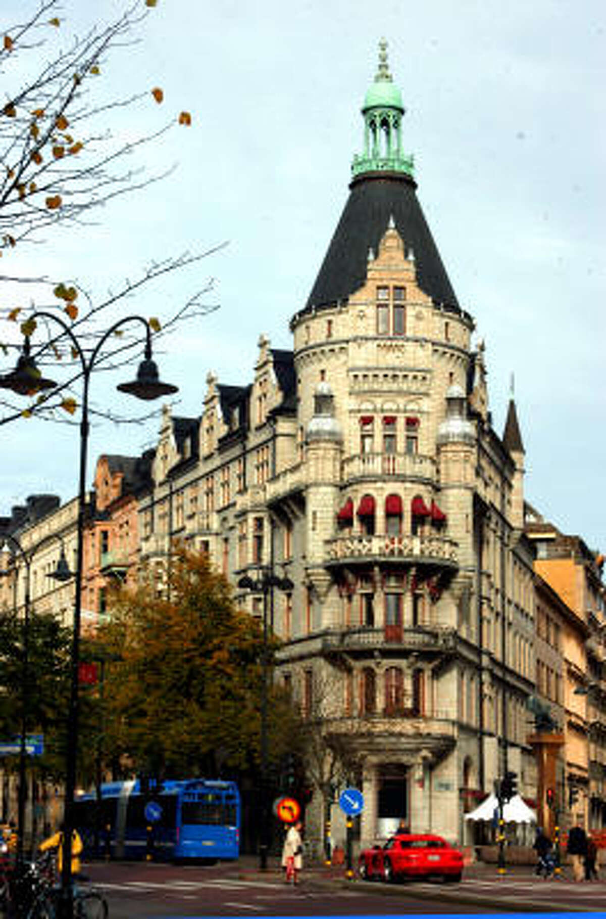 Neat as a pin and hip, too