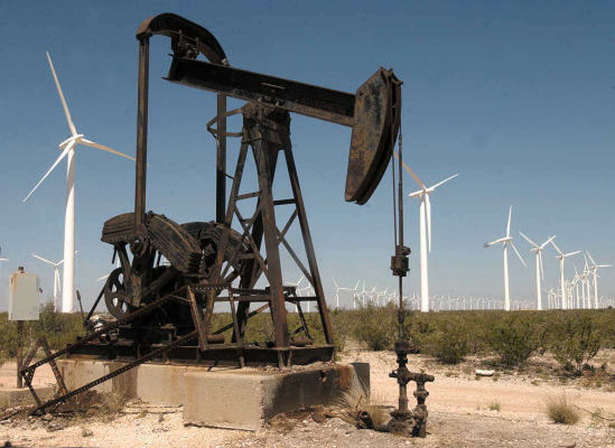 Texas wind farms generate energy, opposition