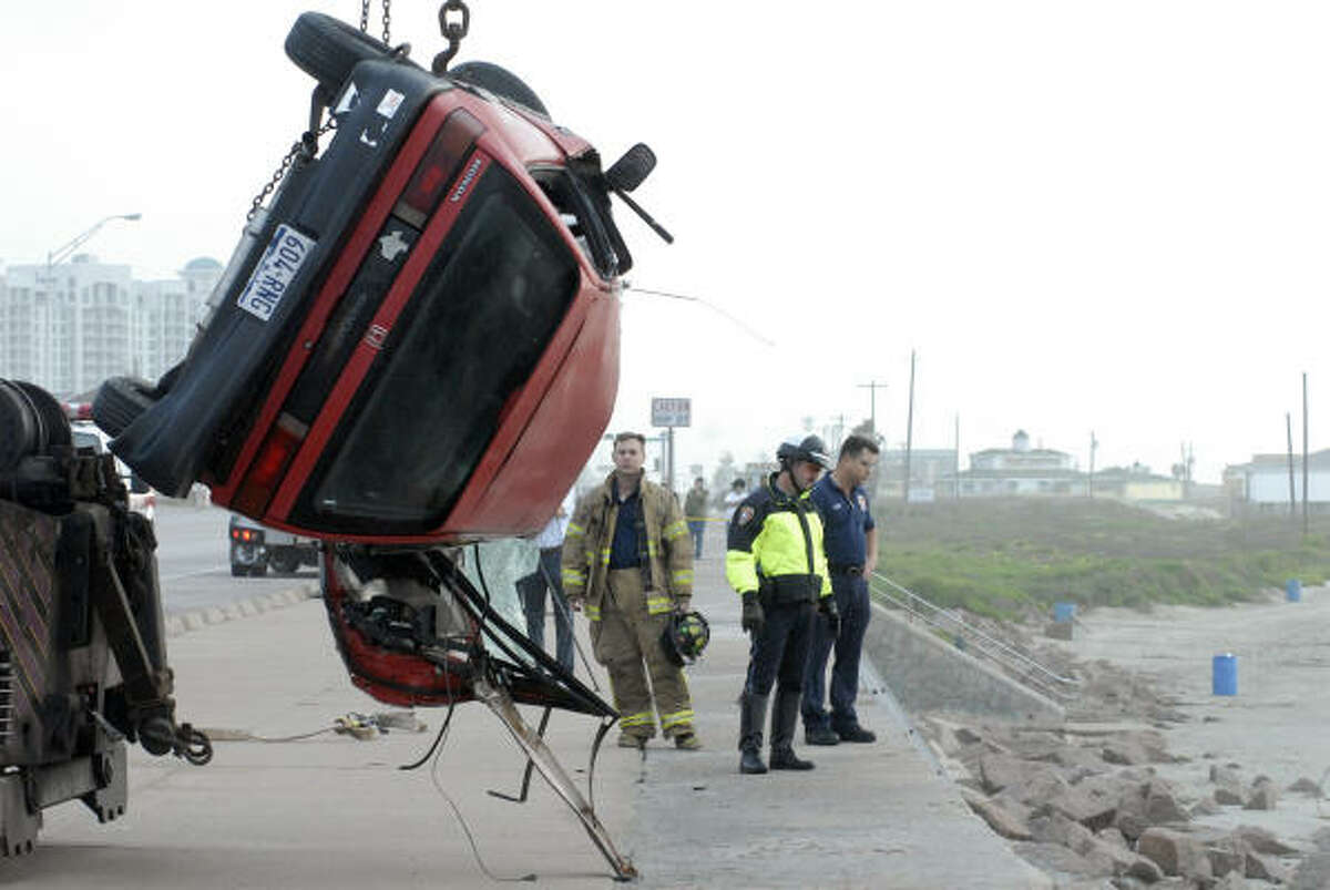 Car goes off Galveston seawall; driver killed