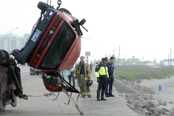 Man dies after car goes off Galveston seawall