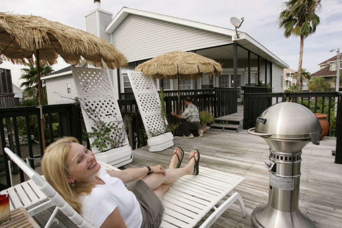 Jody Larriviere and Susan Lannan bought their bay house on Tiki Island in 2003. During the week, the couple live in a Houston high-rise that actually is a bit smaller than their weekend digs.