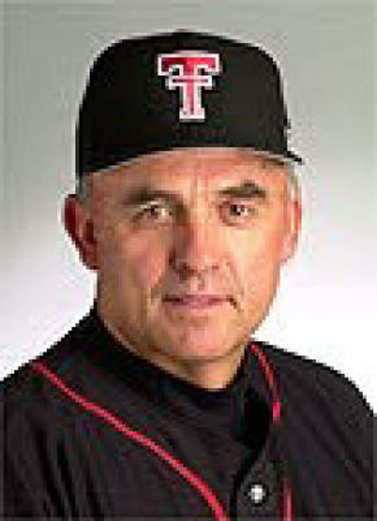 Texas Tech baseball coach steps down after 38 years