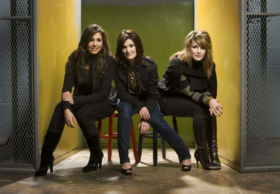 Girls in sexy pants thumbs Upskirt pictutes of fox news girls