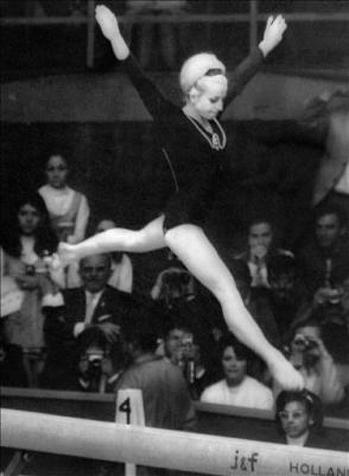 Vera Caslavska vera-caslavska