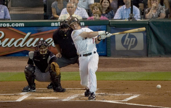 Craig Biggio wanted to shake hands, but Jeff Bagwell knows that brothers  hug