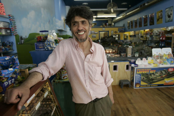 Teacher shows bootleg Shrek DVD to students