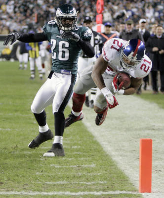 Jeremy Shockey of the New York Giants gets hit by Brian Dawkins and News  Photo - Getty Images