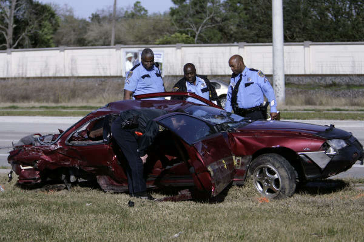 HPD investigates fatal crash in SW Houston