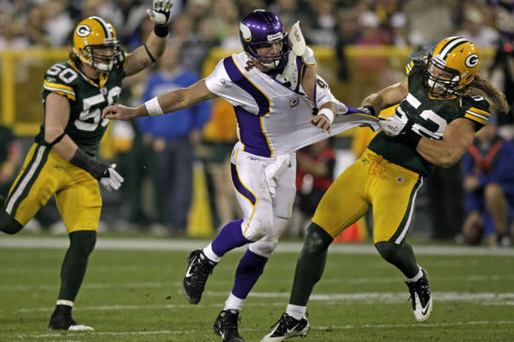 Brett Favre throws 3 interceptions as Packers beat Vikings 28-24