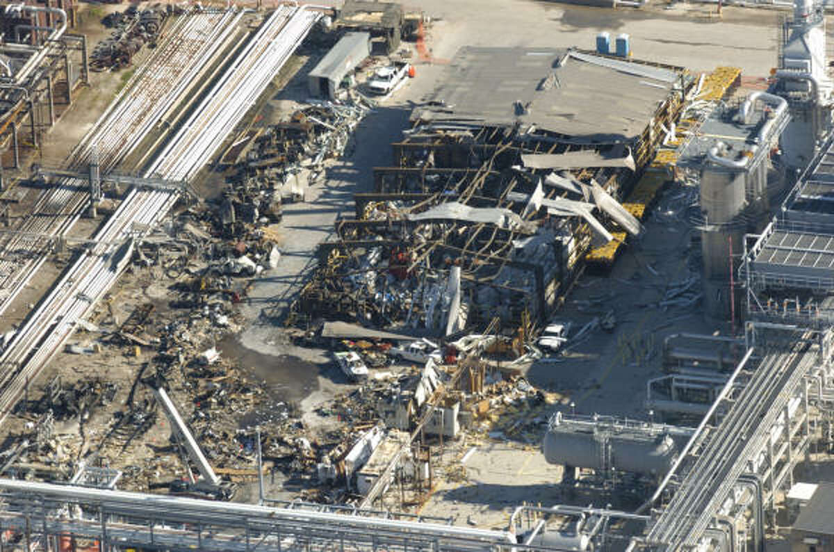 BP will plead to felony, pay fine in plant blast