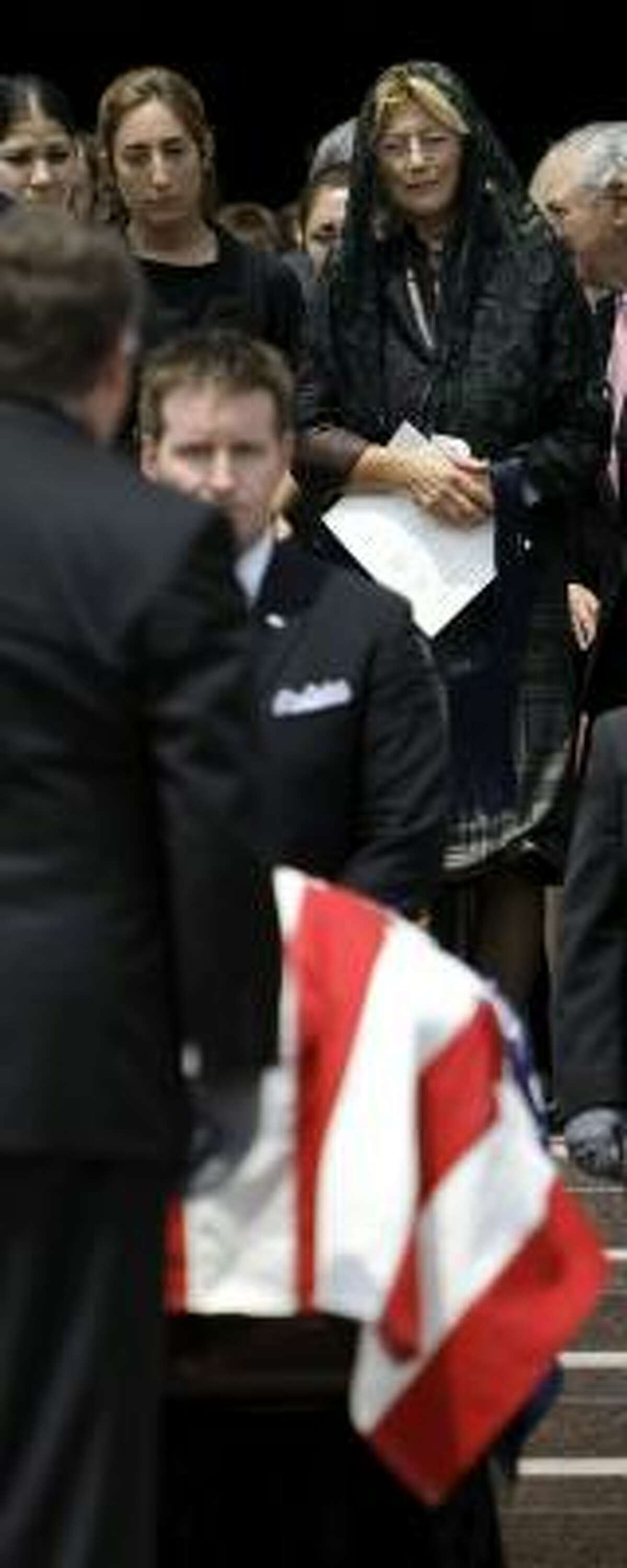 1,800 mourners bid a final farewell to DeBakey